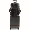 The Chesterfield Brand Kožený batoh na notebook Quincy C58.035201 hnedý popruh na rukoväť kufra