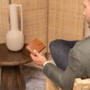 Pánska kožená peňaženka RFID Curtis C08.051231 koňaková v ruke