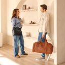 The Chesterfield Brand Kožená cestovná taška - weekender Rivaro C20.006131 koňaková v ruke