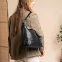 The Chesterfield Brand Kožená kabelka cez rameno Amelia C48.046800 čierna na ramene