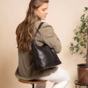The Chesterfield Brand Kožená kabelka cez rameno Amelia C48.046801 hnedá na ramene