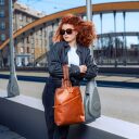 Dámsky kožený batoh do mesta Chesterfield Brand Amanda koňak zopnuté popruhy