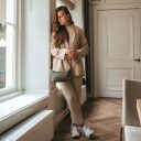 The Chesterfield Brand Dámska kabelka do ruky aj cez rameno Lovund C48.181014 olivová na modelke