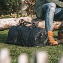 The Chesterfield Brand Kožená cestovná taška Melbourne C20.004100 čierna s rodinou na dovolenke