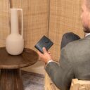 Pánska kožená peňaženka RFID Curtis C08.051200 čierna v ruke