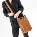 aunts & uncles Grandma´s Luxury Club Mrs. Pancake Dámska kožená crossbody 40302-1 koňaková na modelke