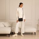 Bugatti Crossbody kabelka cez rameno ALMATA 49665401 čierna na ramene