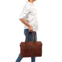 BURKELY Kožená taška na notebook 15,6" Antique Avery 8006988.56.24 koňaková v ruke