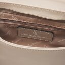 Castelijn & Beerens Dámska kožená kabelka s klopou Babette Nappa Clutch 219810 béžová - otvorená