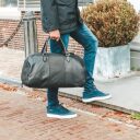 The Chesterfield Brand Kožená cestovná taška - weekender C20.000400 William čierna v ruke