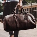 The Chesterfield Brand Kožená cestovná taška - weekender C20.000401 William hnedá v ruke