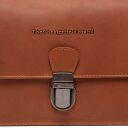 Dámska kožená kabelka The Chesterfield Brand Lucca C48.127031 koňaková - klopa so zámkom
