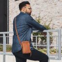 The Chesterfield Brand Kožená taška na doklady a telefón Hamilton C48.116331 koňak na pleci